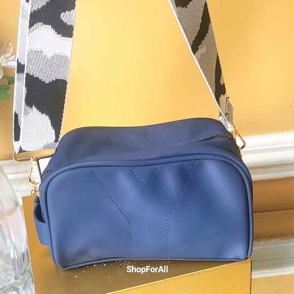 Host pick🔥yves Saint Laurent🔥 beauty bag in to Shoulder Crossbody Bag - Picture 1 of 16